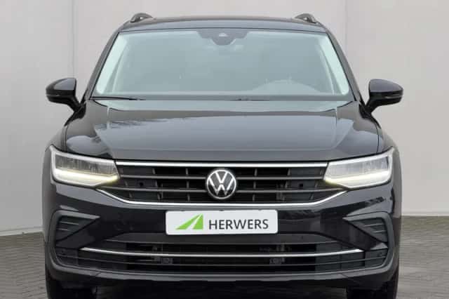 Volkswagen Tiguan (2022) thumbnail 12