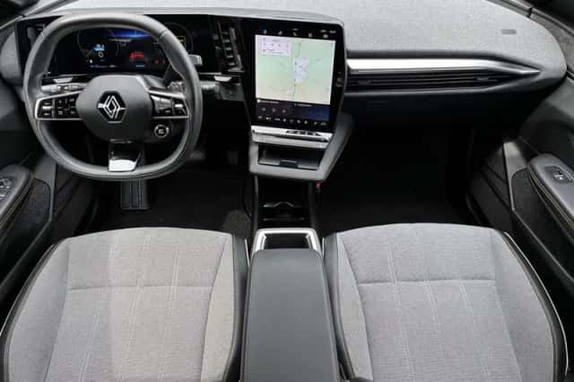 Renault Mégane E-Tech (2022) thumbnail 2