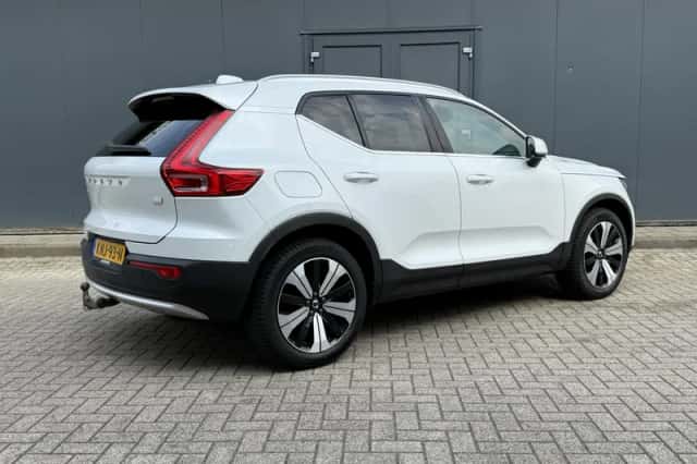 Volvo XC40 (2022) thumbnail 3
