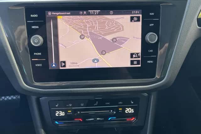 Volkswagen Tiguan (2022) thumbnail 5