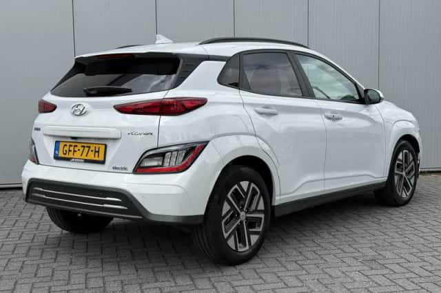Hyundai Kona (2021) thumbnail 2