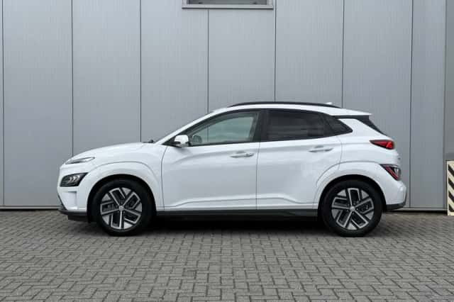 Hyundai Kona (2021) thumbnail 3