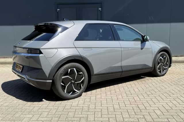 Hyundai Ioniq 5 (2023) thumbnail 3