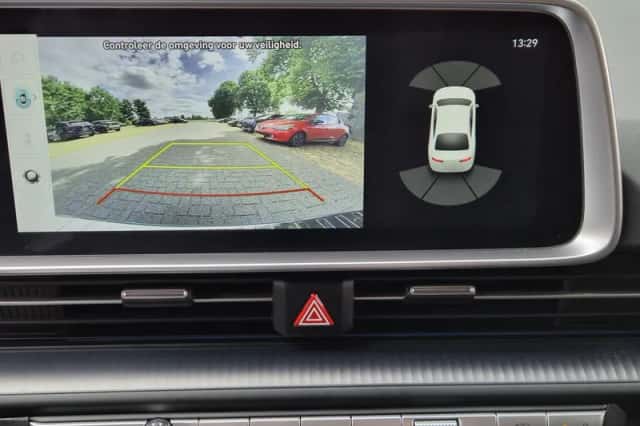 Hyundai Ioniq 6 (2023) thumbnail 6