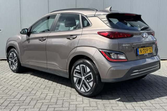 Hyundai Kona (2022) thumbnail 4