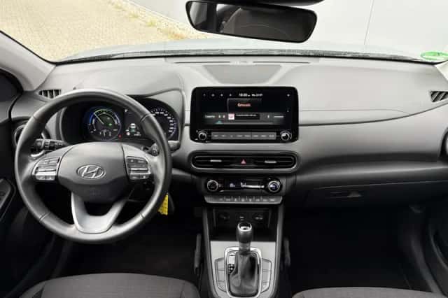 Hyundai Kona (2023) thumbnail 2