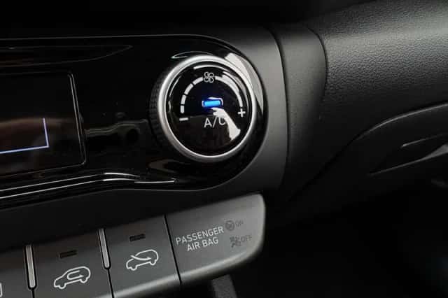Hyundai Kona (2023) thumbnail 4