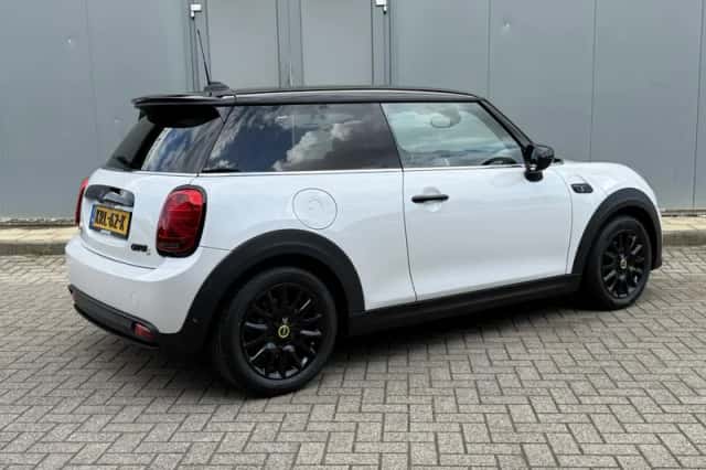 MINI Electric (2023) thumbnail 3