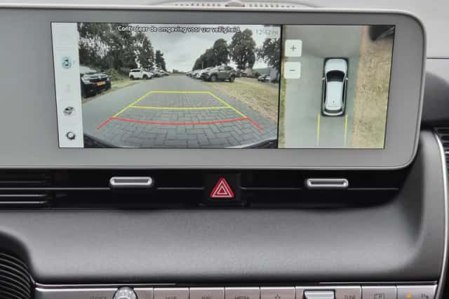 Hyundai Ioniq 5 (2023) thumbnail 2