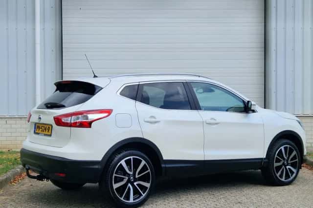 Nissan Qashqai (2017) thumbnail 3