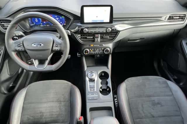 Ford Kuga (2023) thumbnail 2