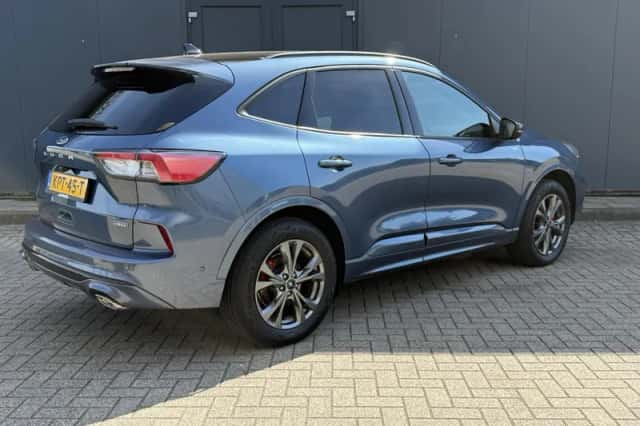 Ford Kuga (2023) thumbnail 3