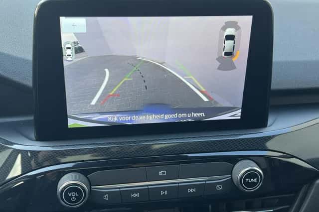 Ford Kuga (2023) thumbnail 4