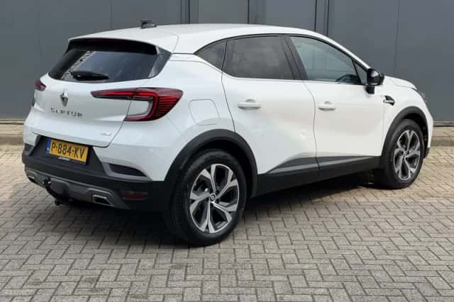 Renault Captur (2022) thumbnail 3