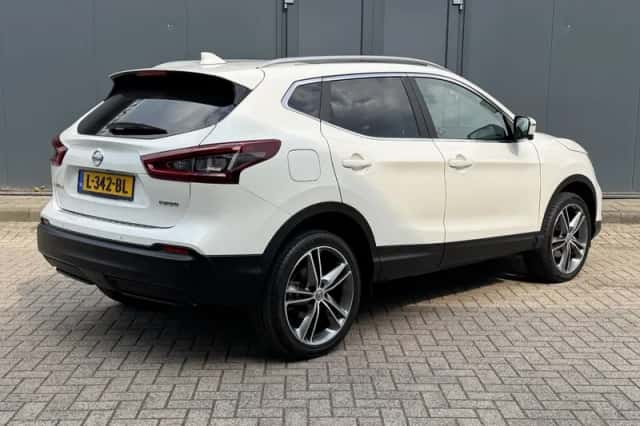 Nissan Qashqai (2021) thumbnail 3