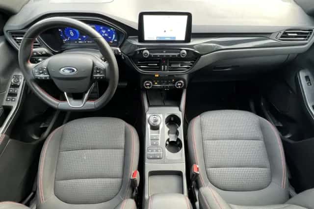 Ford Kuga (2022) thumbnail 2