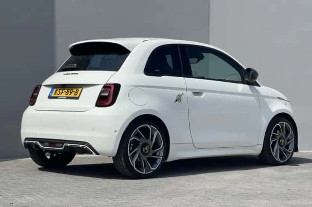 Abarth 500e (2025) thumbnail 3
