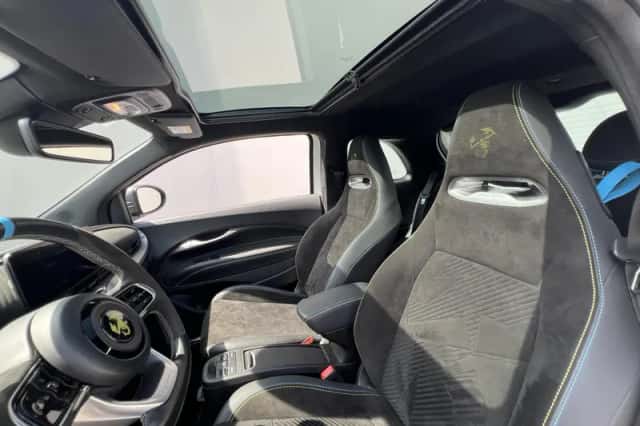 Abarth 500e (2025) thumbnail 5