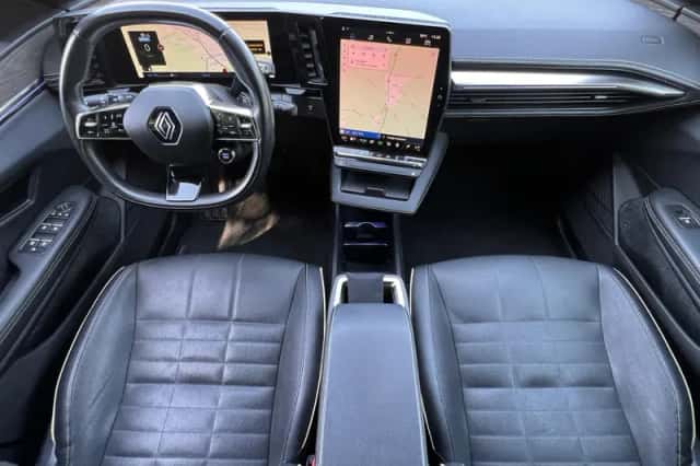 Renault Mégane E-Tech (2022) thumbnail 2