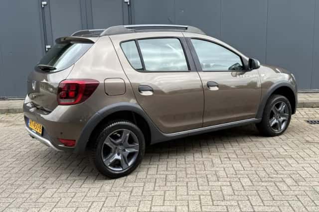 Dacia Sandero (2018) thumbnail 3