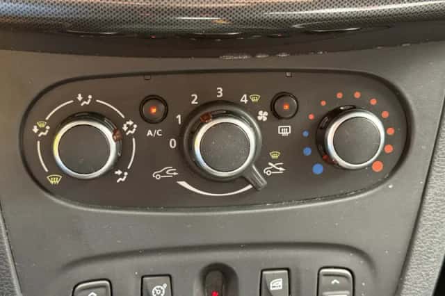 Dacia Sandero (2018) thumbnail 4