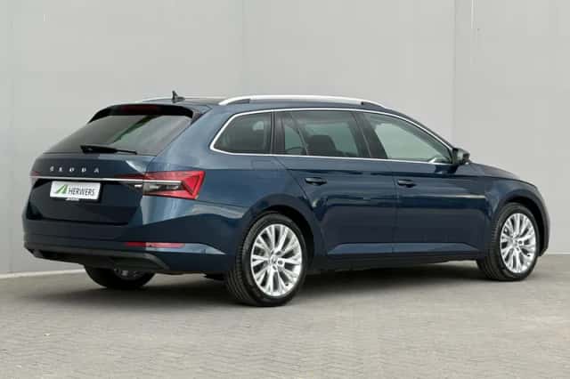 Škoda Superb (2021) thumbnail 3