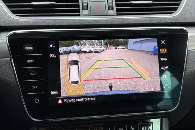 Škoda Superb (2021) thumbnail 5