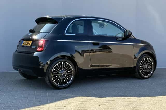 Fiat 500 (2024) thumbnail 3
