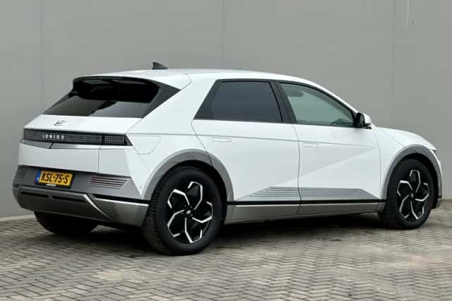 Hyundai Ioniq 5 (2023) thumbnail 3