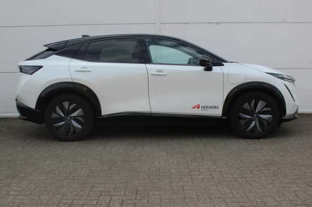Nissan Ariya (2024) thumbnail 16