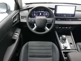 Mitsubishi Outlander (2026) thumbnail 4
