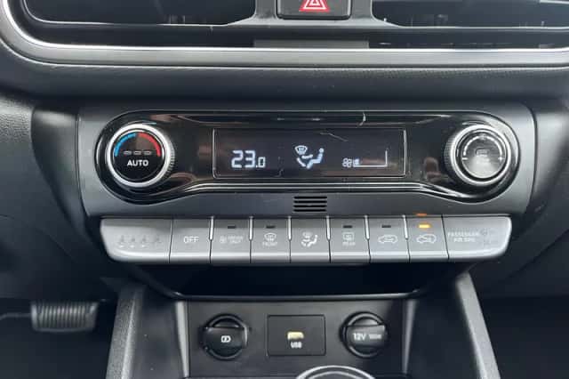 Hyundai Kona (2022) thumbnail 4