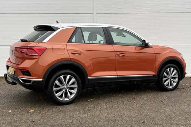 Volkswagen T-Roc (2019) thumbnail 3
