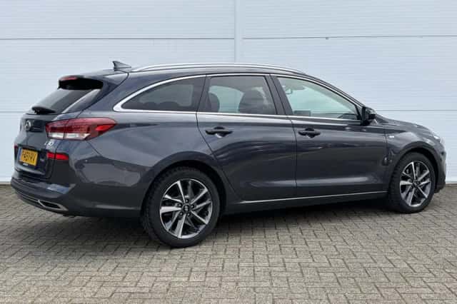 Hyundai i30 (2022) thumbnail 3