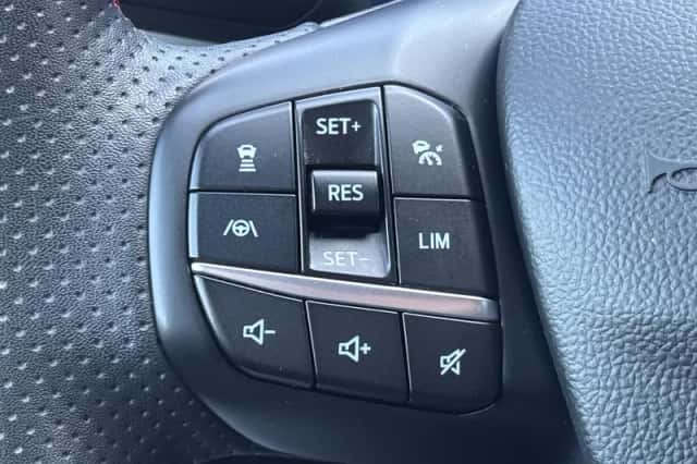 Ford Kuga (2023) thumbnail 36