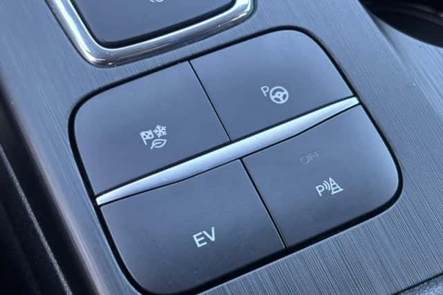 Ford Kuga (2023) thumbnail 57