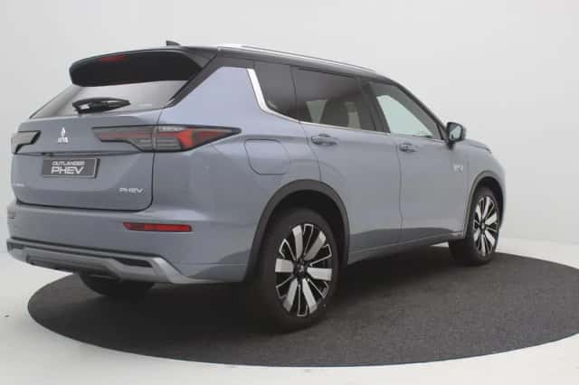 Mitsubishi Outlander (2026) thumbnail 3