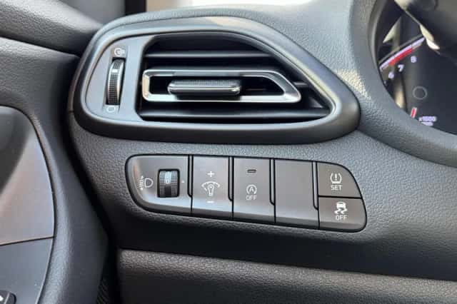 Hyundai i30 (2023) thumbnail 13