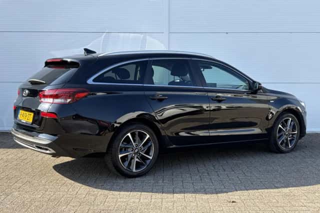 Hyundai i30 (2023) thumbnail 3