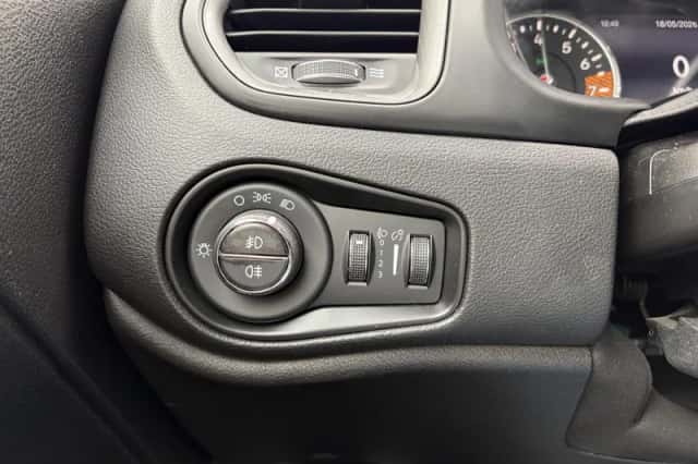 Jeep Renegade (2019) thumbnail 17
