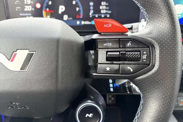 Hyundai Ioniq 5 (2024) thumbnail 12