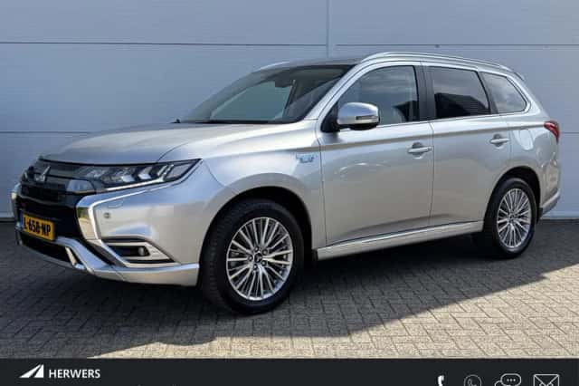 Mitsubishi Outlander (2021) thumbnail 1