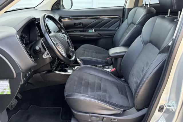 Mitsubishi Outlander (2021) thumbnail 21
