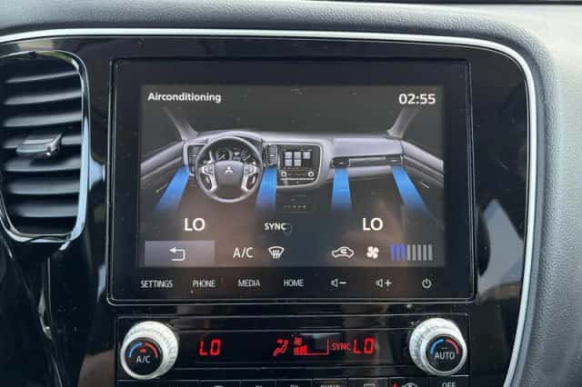 Mitsubishi Outlander (2021) thumbnail 32