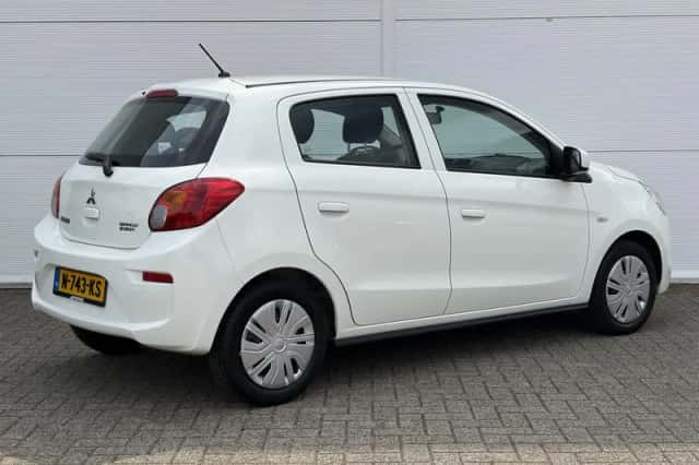 Mitsubishi Space Star (2019) thumbnail 3