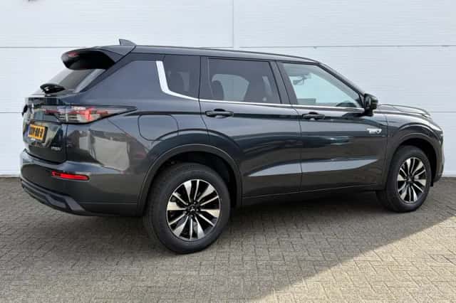 Mitsubishi Outlander (2026) thumbnail 3