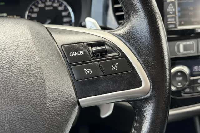 Mitsubishi Outlander (2014) thumbnail 11