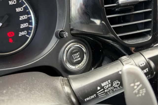 Mitsubishi Outlander (2014) thumbnail 14