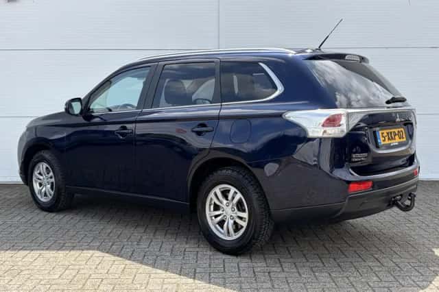 Mitsubishi Outlander (2014) thumbnail 17