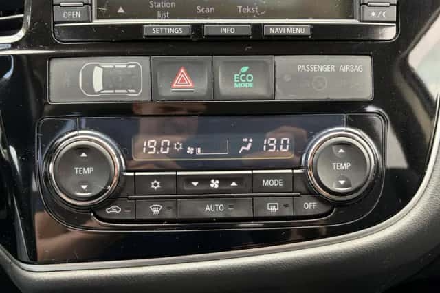 Mitsubishi Outlander (2014) thumbnail 20